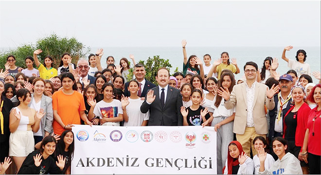 Akdeniz Gençliği deniz kampında