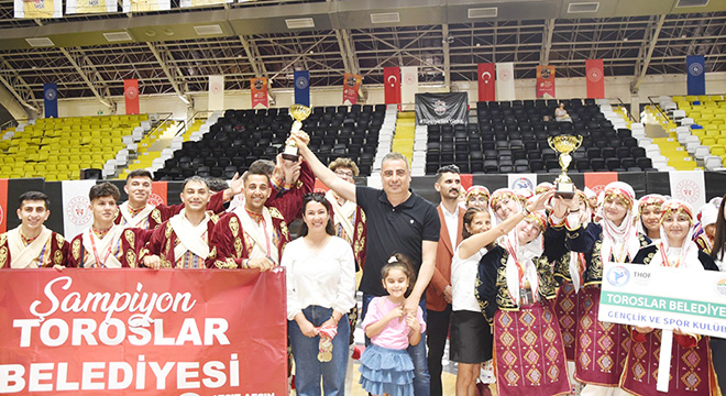 Halk oyunları ekibi şampiyon oldu